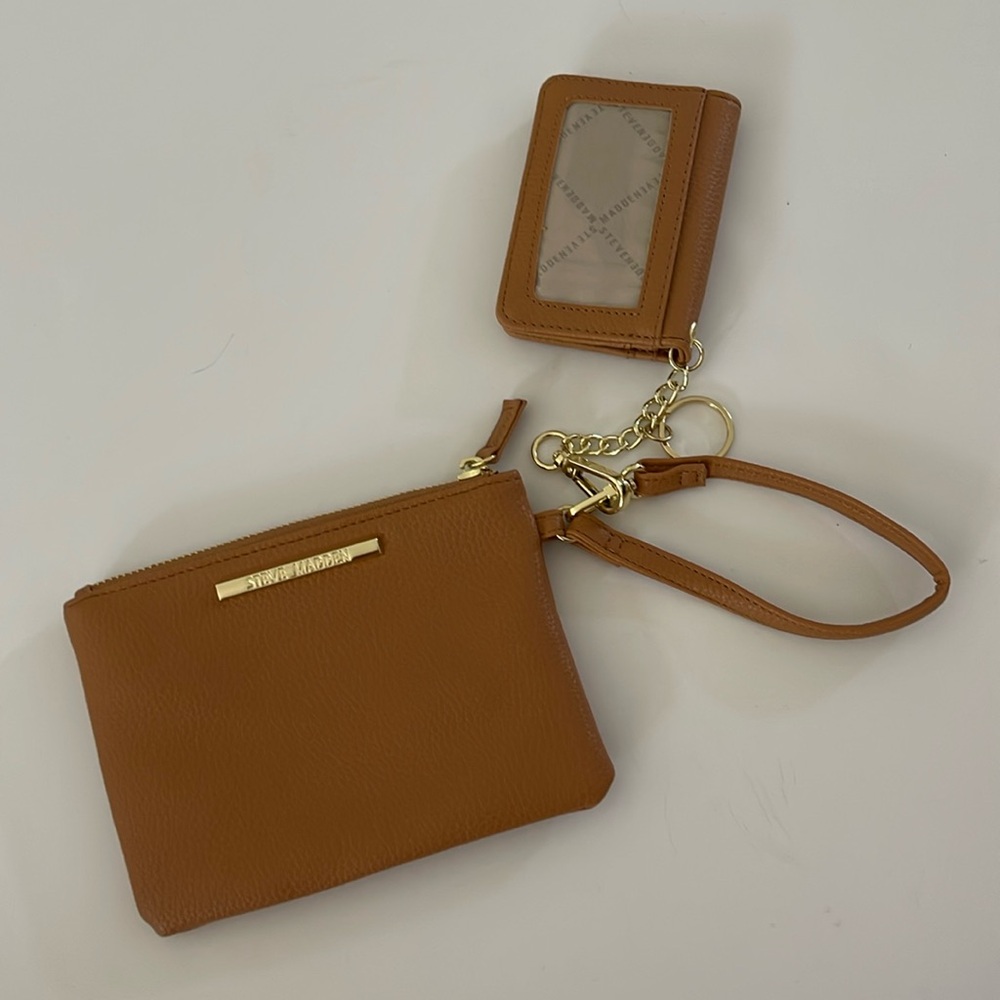 NWOT Steve Madden wristlet with removable strap and change purse with keychain.